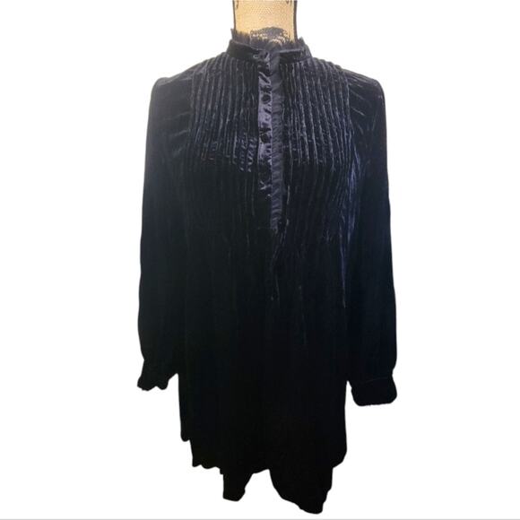 Medium UO black velvet tuxedo pleat long sleeve shift dress - Picture 1 of 4